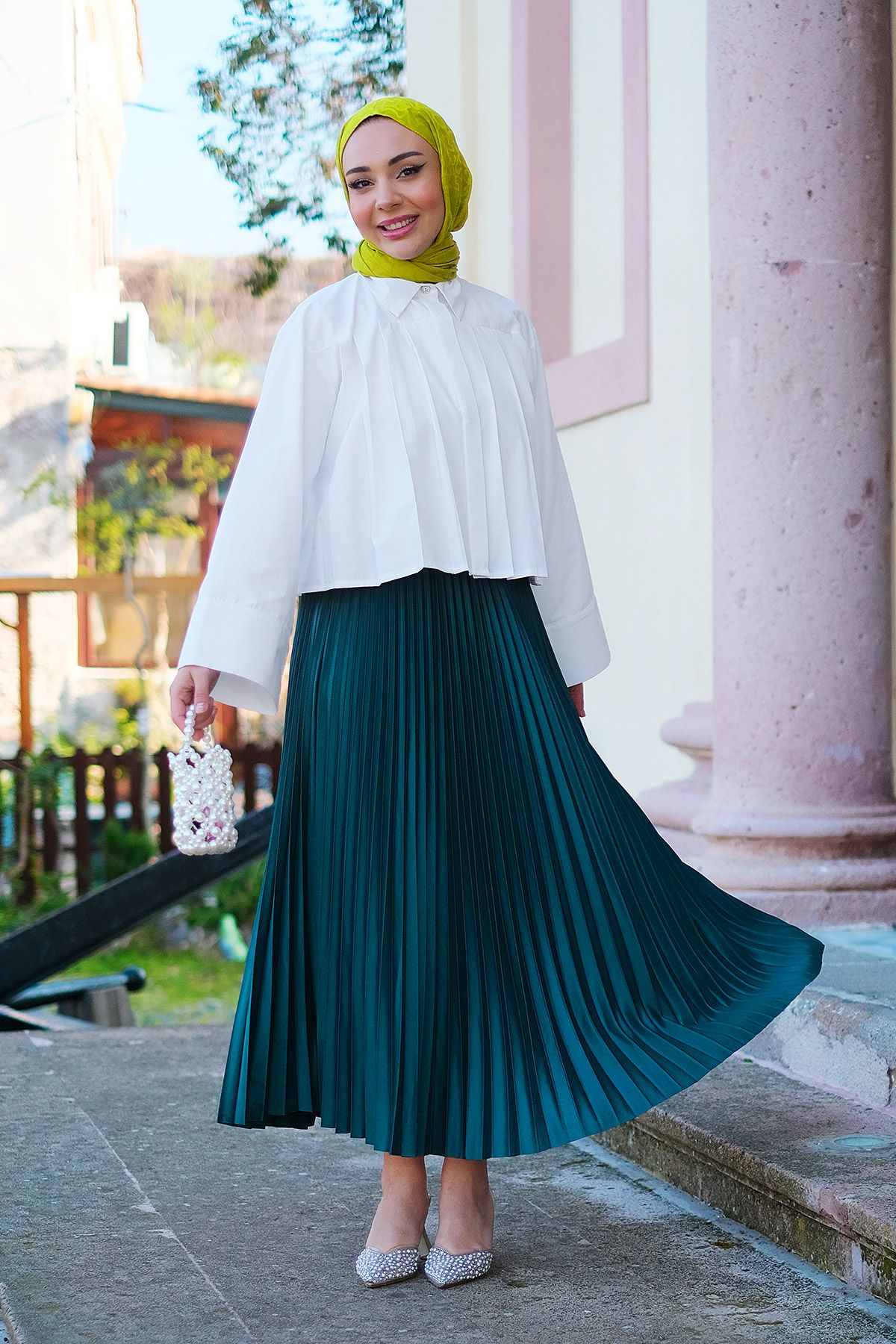 Elisa Pleated Skirt Emerald Green – loccomodest.com